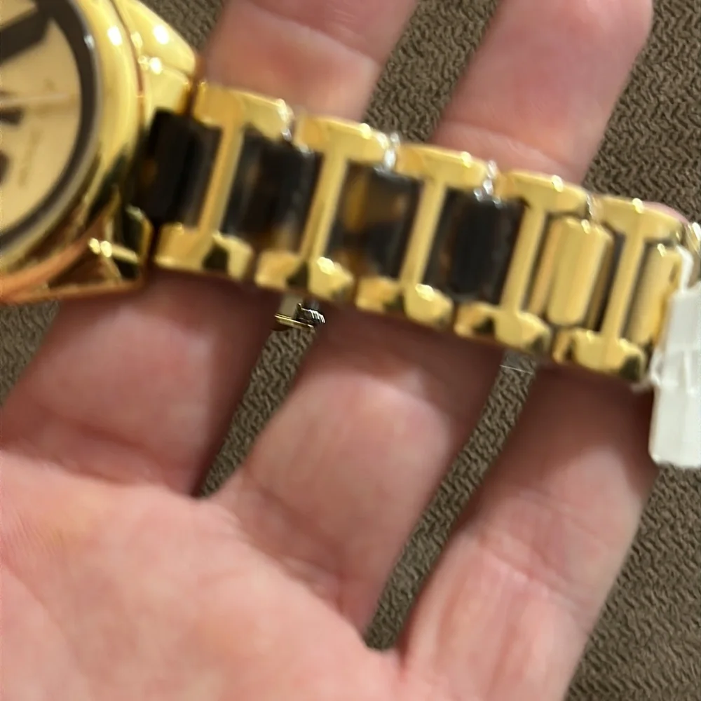 Michael Kors Women’s 42mm Quartz Watch - Picture 7 of 10